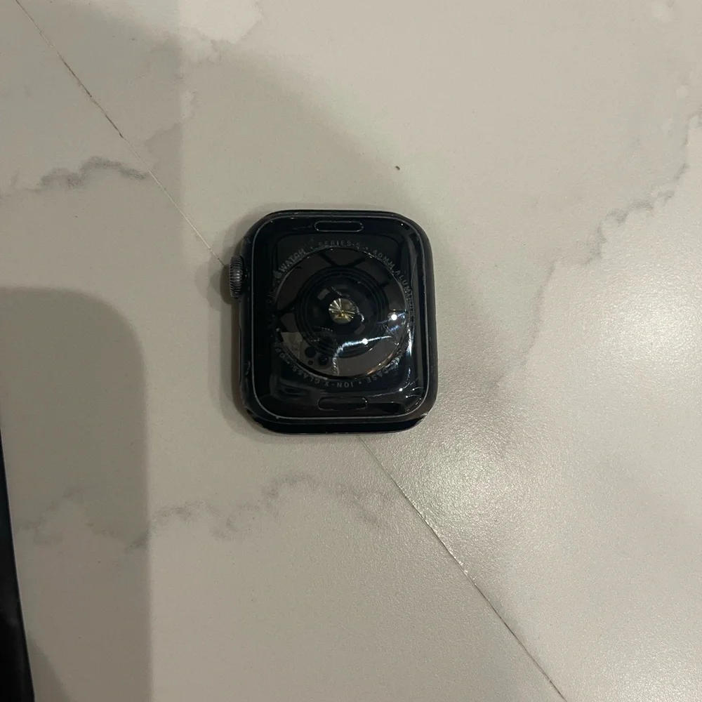 Series 5 black 40 MM with black and tortoise shell bands - Picture 5 of 6